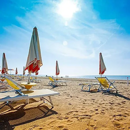 Otel Comfortable Nestled In A Landscape Bibione